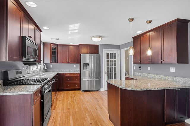 475 Arlington St, Dracut, MA 01826