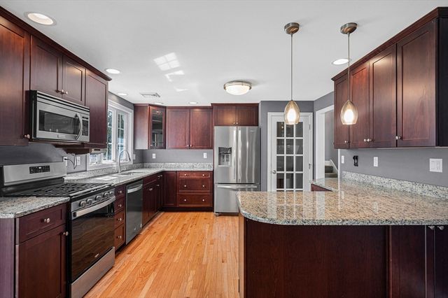 475 Arlington St, Dracut, MA 01826