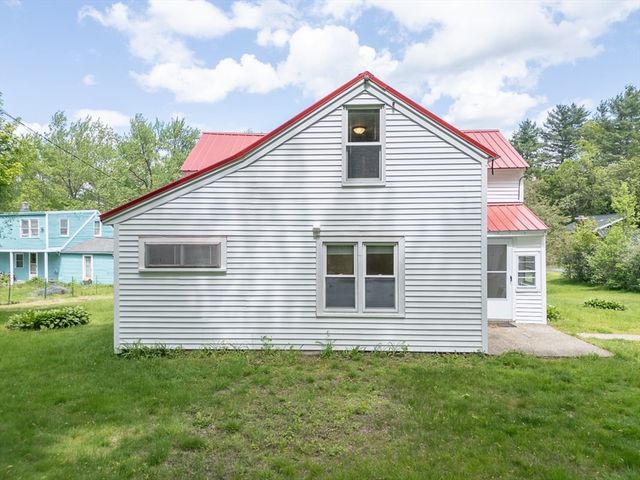 92 Squannacook Rd, Shirley, MA 01464