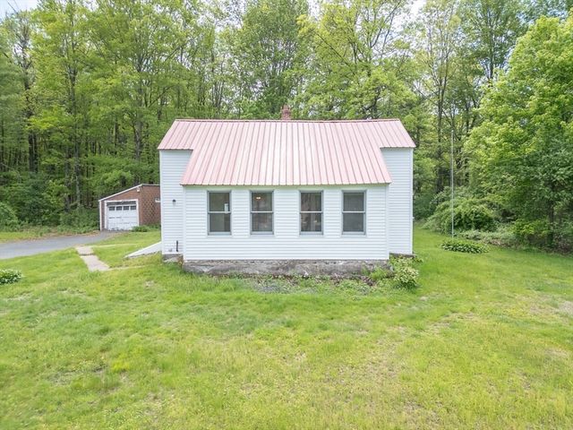92 Squannacook Rd, Shirley, MA 01464