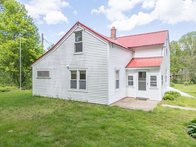 92 Squannacook Rd, Shirley, MA 01464