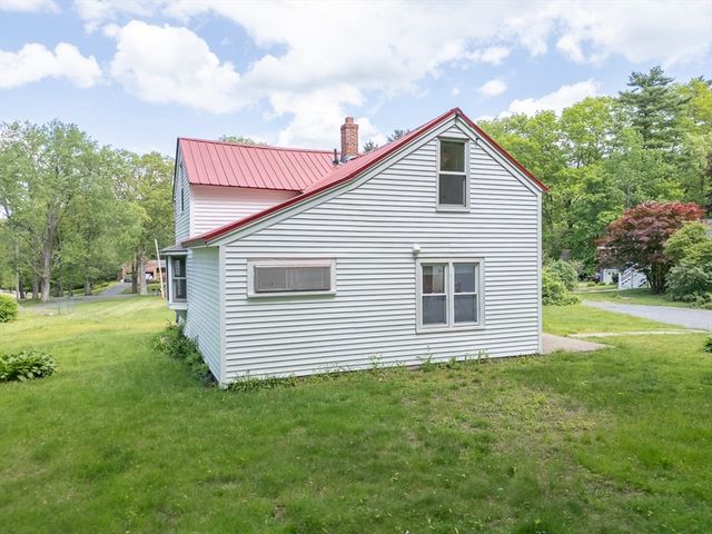 92 Squannacook Rd, Shirley, MA 01464