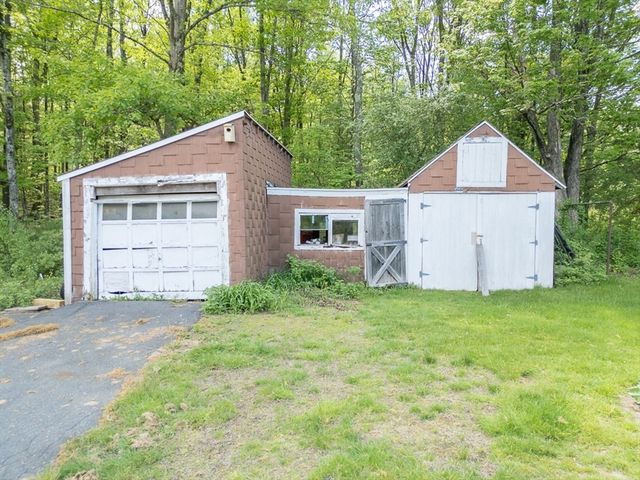 92 Squannacook Rd, Shirley, MA 01464