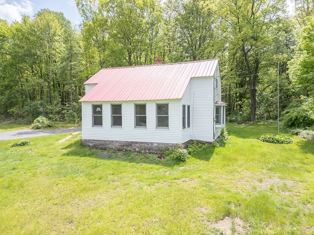 92 Squannacook Rd, Shirley, MA 01464