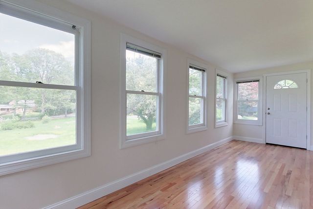 92 Squannacook Rd, Shirley, MA 01464