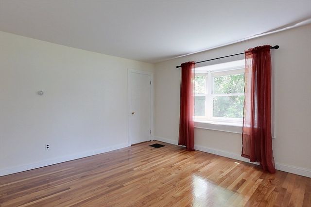 92 Squannacook Rd, Shirley, MA 01464