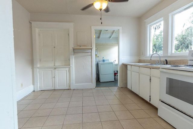 118 S GARFIELD AVENUE, Deland, FL 32724