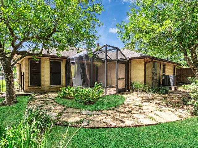 2819 Poplar Creek Lane, Pearland, TX 77584