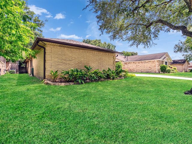 2819 Poplar Creek Lane, Pearland, TX 77584