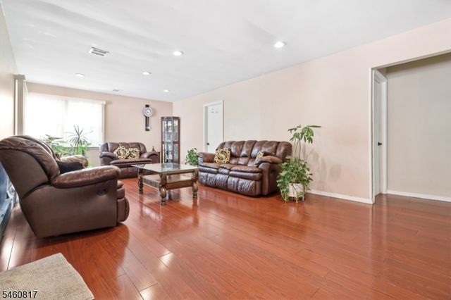 160 Bridge St, Roselle Park Boro, NJ 07204
