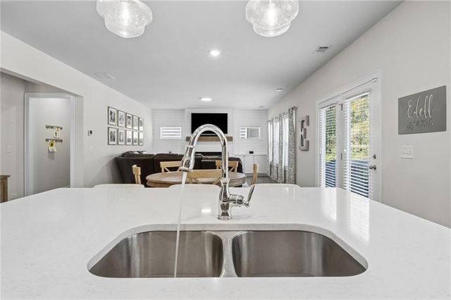 129 Grove View Road, Woodstock, GA 30189