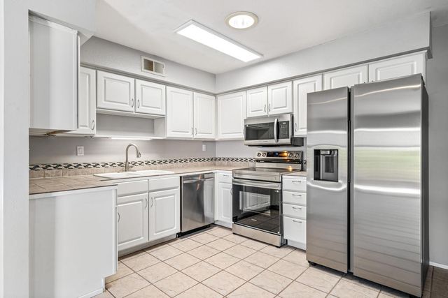 1391 Sunflower Circle S, Palm Springs, CA 92262