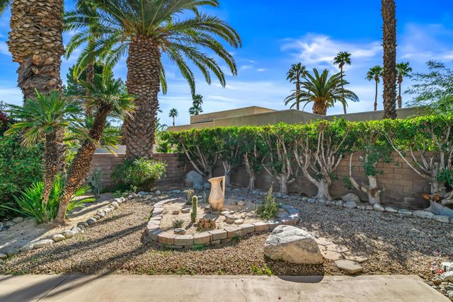1391 Sunflower Circle S, Palm Springs, CA 92262