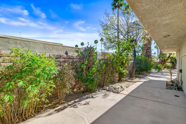 1391 Sunflower Circle S, Palm Springs, CA 92262