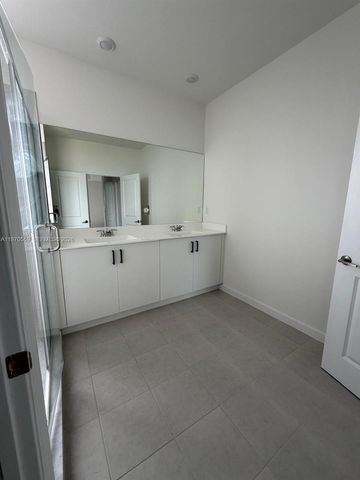 2638 SE 9th St, Homestead, FL 33035