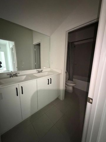 2638 SE 9th St, Homestead, FL 33035