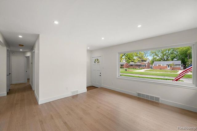 23344 Brookdale Boulevard, Saint Clair Shores, MI 48082