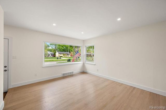 23344 Brookdale Boulevard, Saint Clair Shores, MI 48082