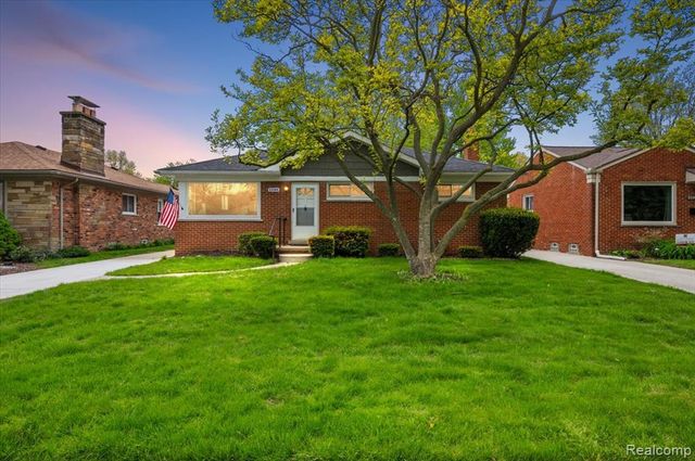 23344 Brookdale Boulevard, Saint Clair Shores, MI 48082