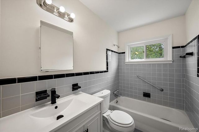 23344 Brookdale Boulevard, Saint Clair Shores, MI 48082