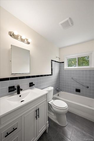 23344 Brookdale Boulevard, Saint Clair Shores, MI 48082