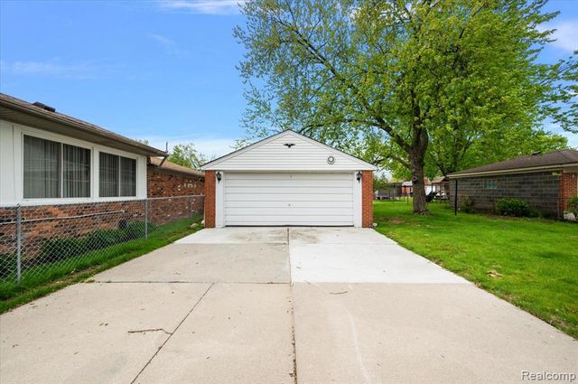 23344 Brookdale Boulevard, Saint Clair Shores, MI 48082