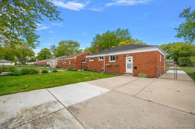 23344 Brookdale Boulevard, Saint Clair Shores, MI 48082