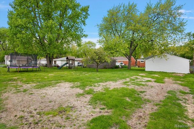 23344 Brookdale Boulevard, Saint Clair Shores, MI 48082