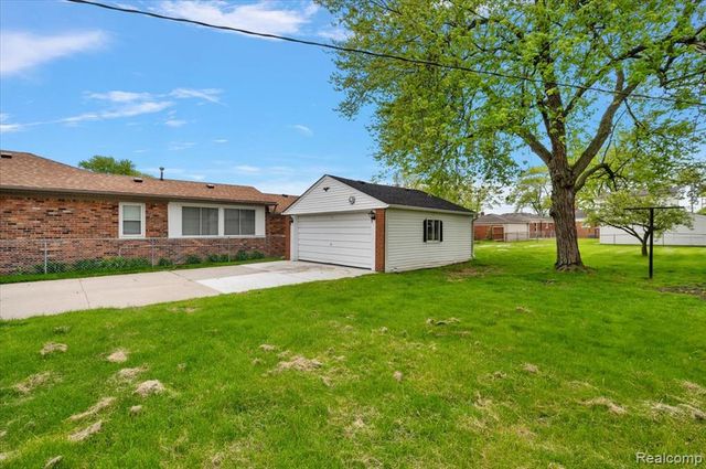23344 Brookdale Boulevard, Saint Clair Shores, MI 48082