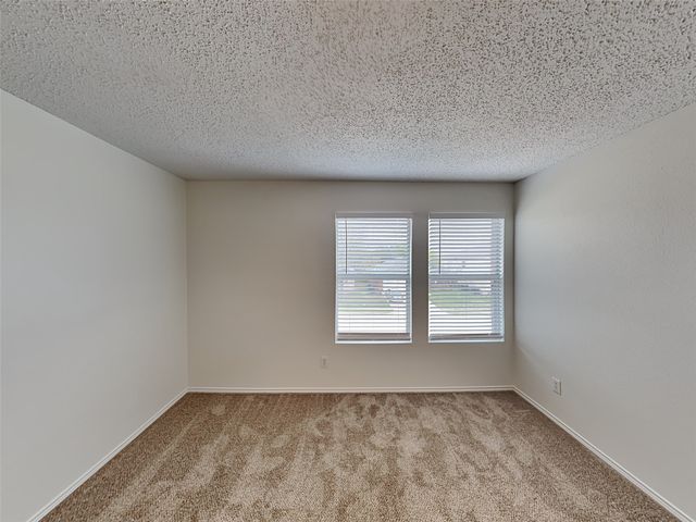 4059 Hunters Creek Drive, Fort Worth, TX 76123