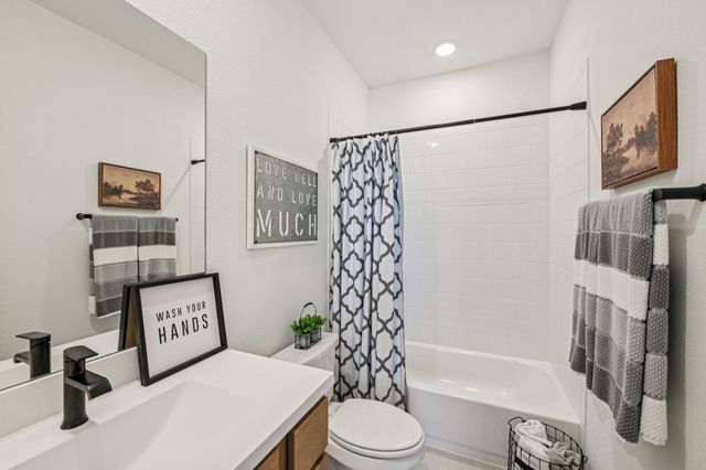 2264 Emerald Drive, Waxahachie, TX 75167