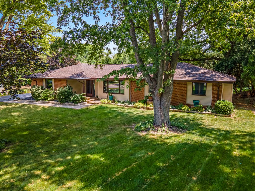 847 Hemlock Drive, Sleepy Hollow, IL 60118