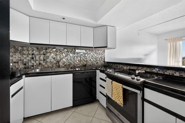 1750 HARBOR PLACE S 303, South Pasadena, FL 33707