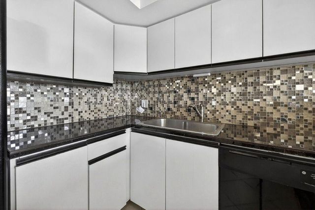 1750 HARBOR PLACE S 303, South Pasadena, FL 33707