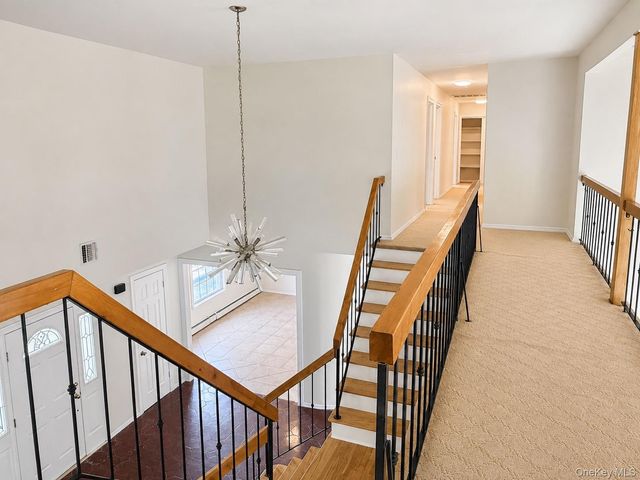 34 Lisa Court, Syosset, NY 11791