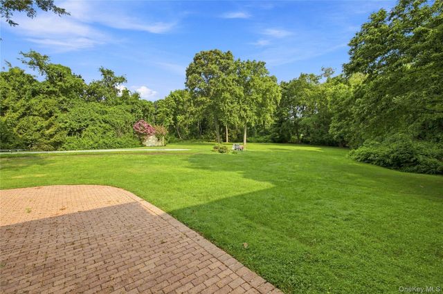 34 Lisa Court, Syosset, NY 11791