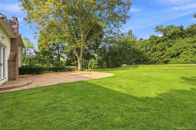 34 Lisa Court, Syosset, NY 11791