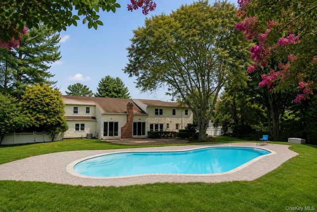 34 Lisa Court, Syosset, NY 11791