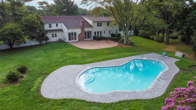 34 Lisa Court, Syosset, NY 11791