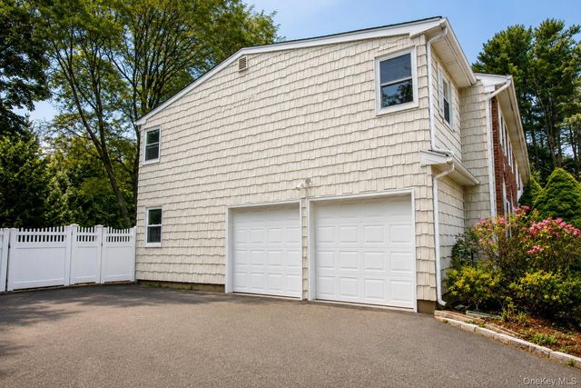 34 Lisa Court, Syosset, NY 11791