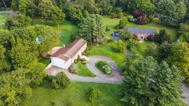 34 Lisa Court, Syosset, NY 11791