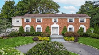 34 Lisa Court, Syosset, NY 11791