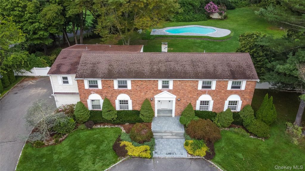 34 Lisa Court, Syosset, NY 11791 — photo 2
