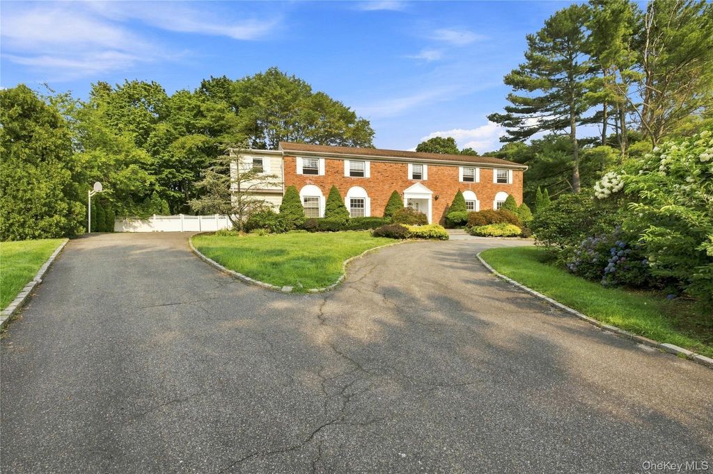 34 Lisa Court, Syosset, NY 11791 — photo 4