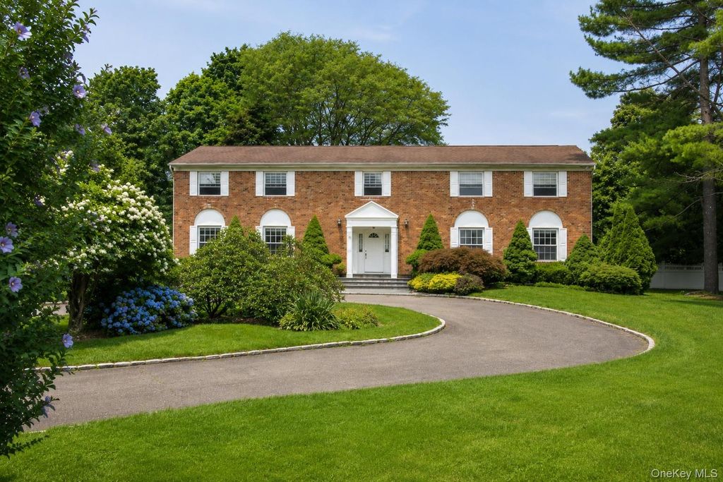 34 Lisa Court, Syosset, NY 11791 — photo 5