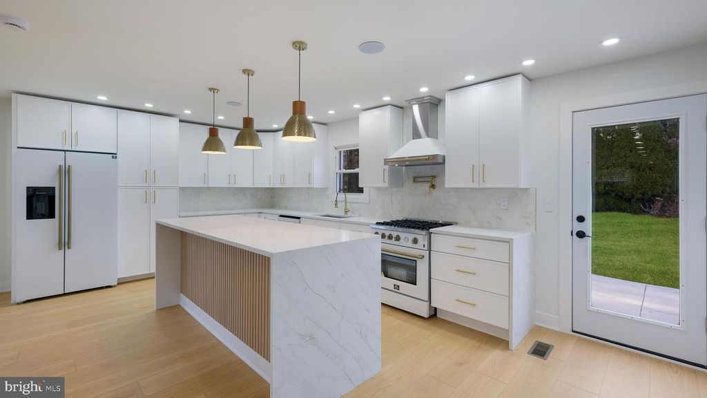 3592 BLACK ANGUS DR, Huntingdon Valley, PA 19006