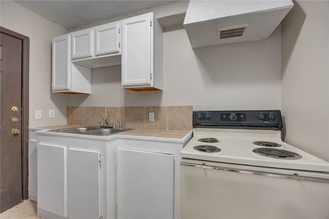 2437 Nemec St, Corpus Christi, TX 78415