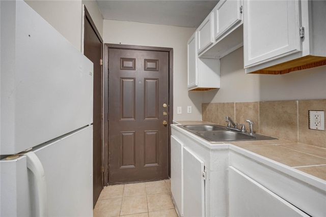 2437 Nemec St, Corpus Christi, TX 78415