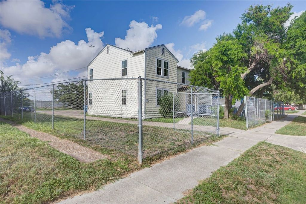 2437 Nemec St, Corpus Christi, TX 78415
