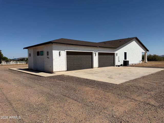 22227 W DIXILETA Drive, Wittmann, AZ 85361